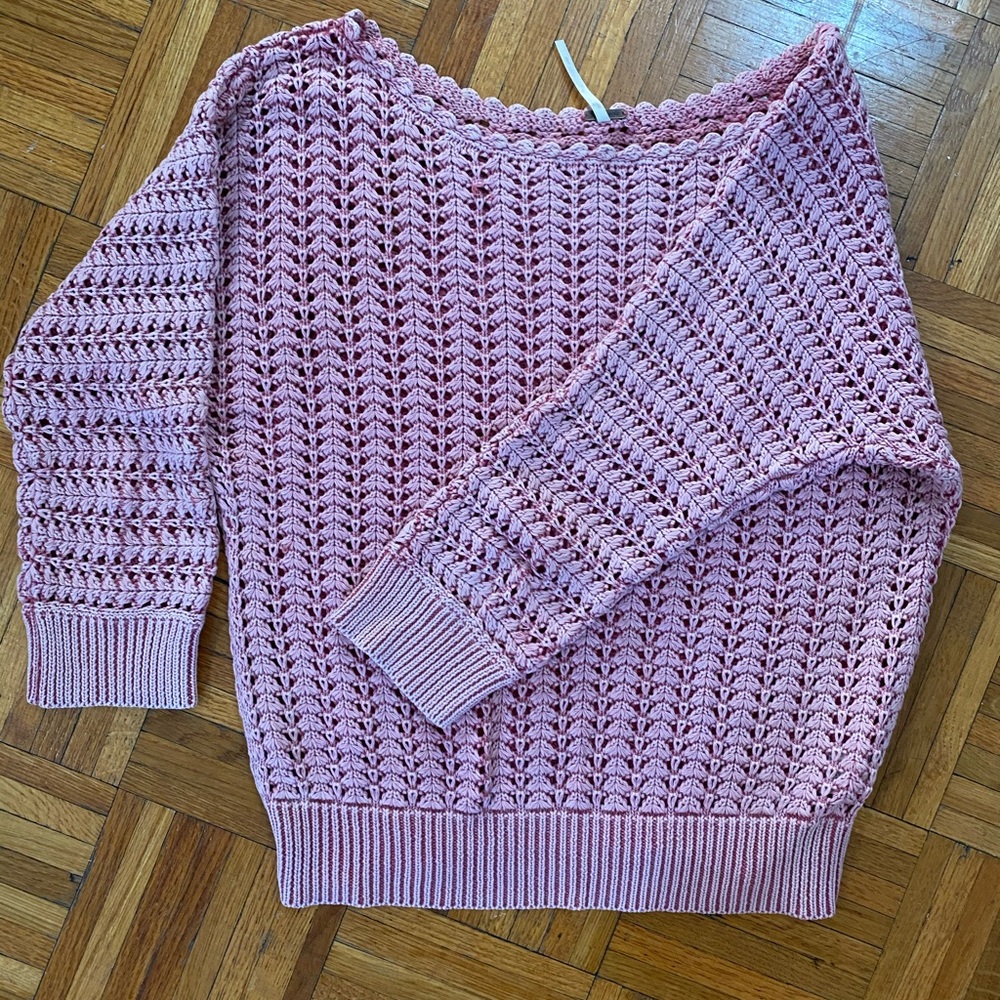 Free People lightweight knitted pink sweater